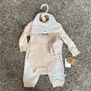Chick Pea 3-6 mo girls 4 pc outfit